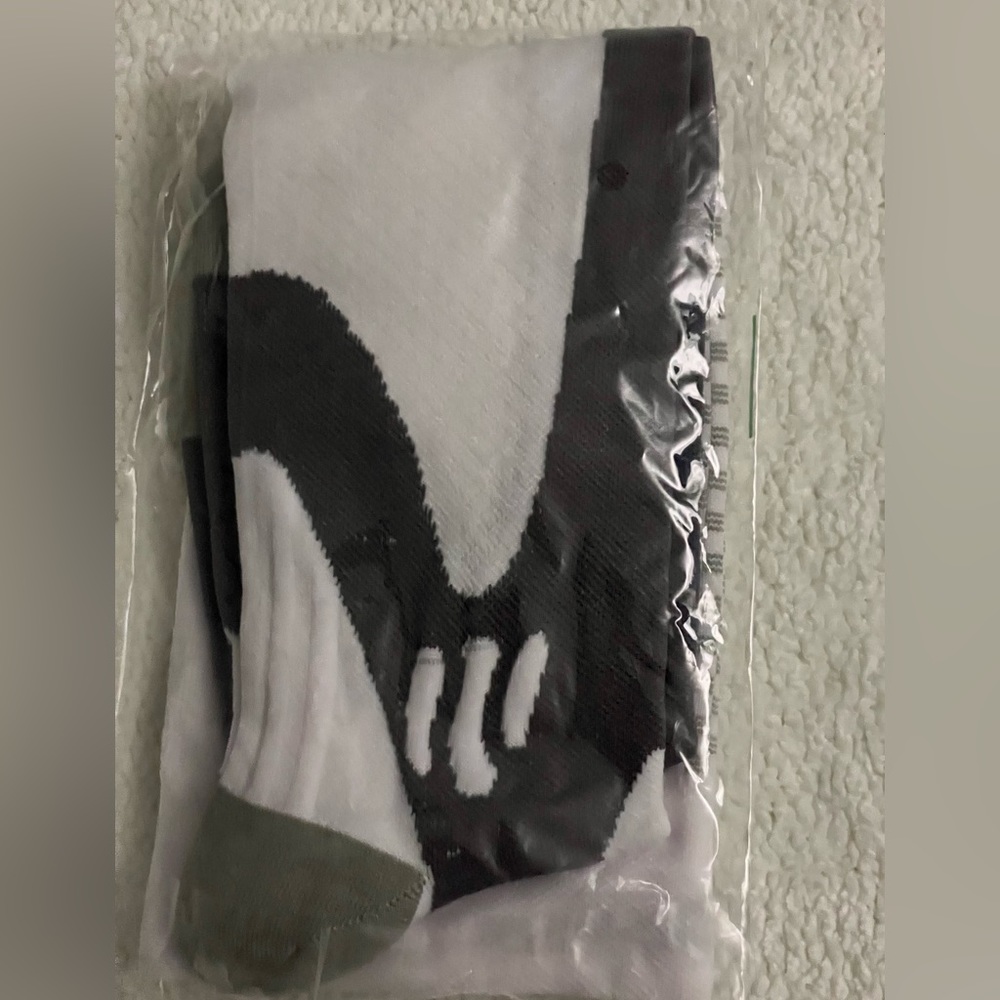 NWOT: WOMEN NURSE YARD COMPRESSION SOCK L/XL